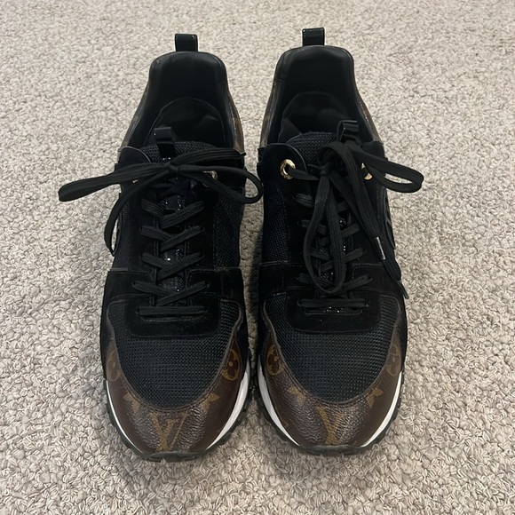 Louis Vuitton Run Away monogram sneaker runner - Picture 2 of 13